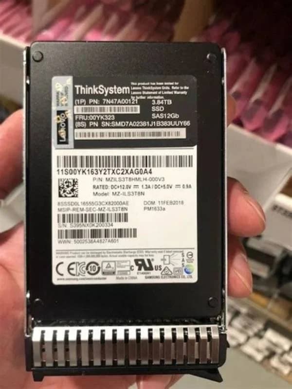Lenovo PM1633a, Solid-State-Disk, 3.84 TB, Hot-Swap, 2.5" (6.4 cm) (7N47A00121)