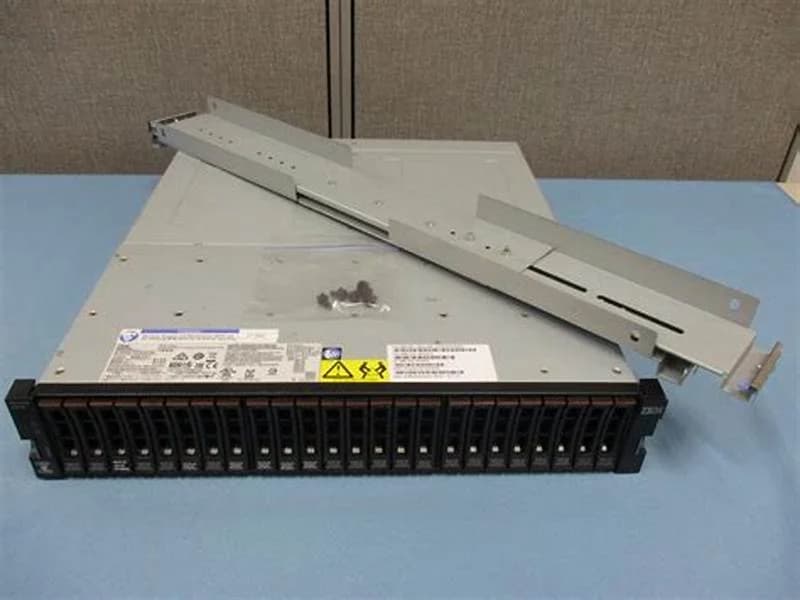 IBM Storwize V3700 Storage Gen V1 24 SFF (6099-24C)